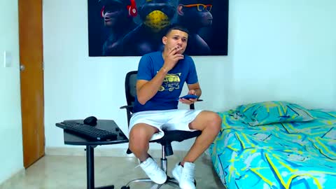 Snapshot of jeffer21_hot chatting on January 23, 5:45 am jeffer21_hot online show from January 23, 5:45 am