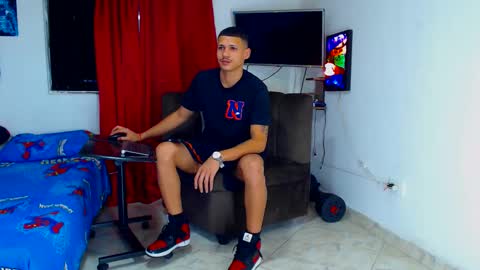 Snapshot of jeffer21_hot chatting on May 8, 5:35 am jeffer21_hot online show from May 8, 5:35 am