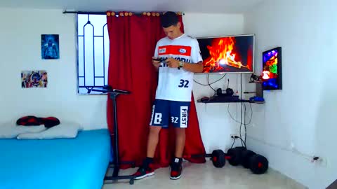 Snapshot of jeffer21_hot chatting on June 8, 11:05 pm jeffer21_hot online show from June 8, 11:05 pm