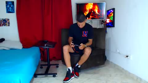 Snapshot of jeffer21_hot chatting on June 10, 3:18 am jeffer21_hot online show from June 10, 3:18 am