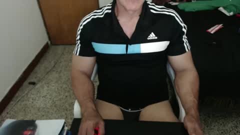 Snapshot of jefmuscletw chatting on February 23, 11:14 pm brayam online show from February 23, 11:14 pm