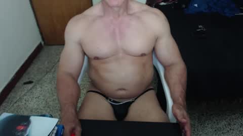 Snapshot of jefmuscletw chatting on March 9, 10:52 pm brayam online show from March 9, 10:52 pm