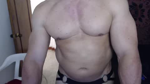 Snapshot of jefmuscletw chatting on March 12, 7:17 pm brayam online show from March 12, 7:17 pm