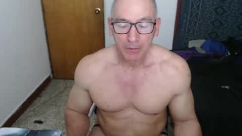 Snapshot of jefmuscletw chatting on September 18, 3:52 am brayam online show from September 18, 3:52 am