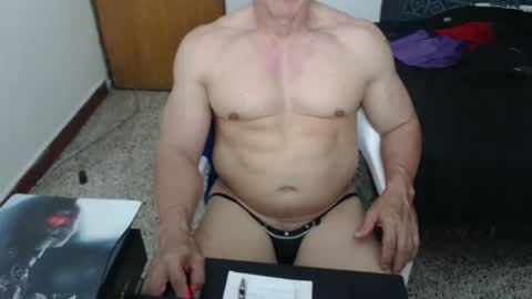 Snapshot of jefmuscletw chatting on September 27, 3:00 am brayam online show from September 27, 3:00 am