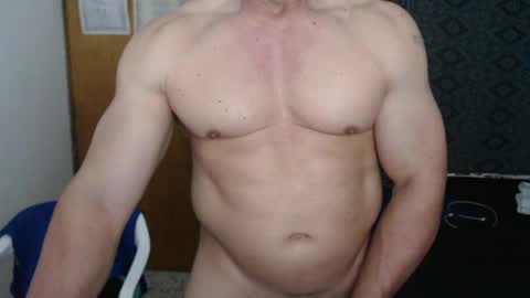 Snapshot of jefmuscletw chatting on September 30, 4:12 pm brayam online show from September 30, 4:12 pm