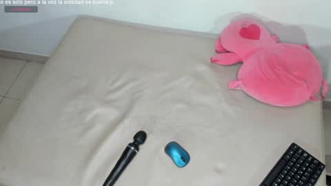 Jenelotizz online show from December 8, 3:45 pm