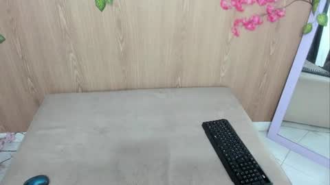 Jenelotizz online show from June 16, 2:36 am