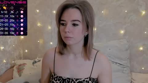 Snapshot of jeniferji chatting on December 6, 8:48 am EvaSileZ online show from December 6, 8:48 am