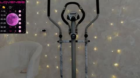 Snapshot of jeniferji chatting on February 25, 7:31 am EvaSileZ online show from February 25, 7:31 am