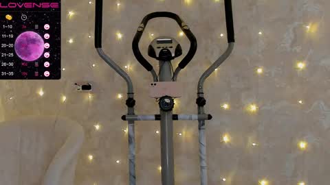 Snapshot of jeniferji chatting on February 28, 4:10 am EvaSileZ online show from February 28, 4:10 am