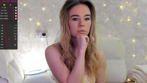 Snapshot of jeniferji chatting on September 19, 5:42 am EvaSileZ online show from September 19, 5:42 am