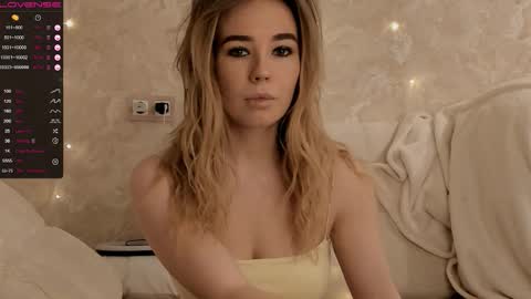 Snapshot of jeniferji chatting on October 19, 9:10 am EvaSileZ online show from October 19, 9:10 am