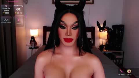 Queen Jenifer online show from November 1, 6:43 pm