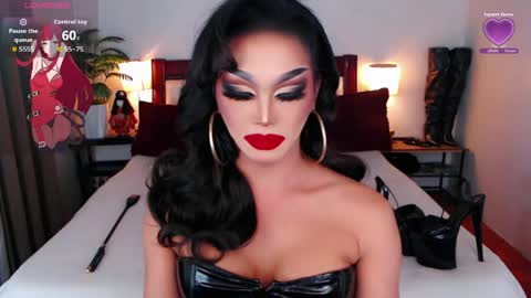 Queen Jenifer online show from June 6, 8:13 pm