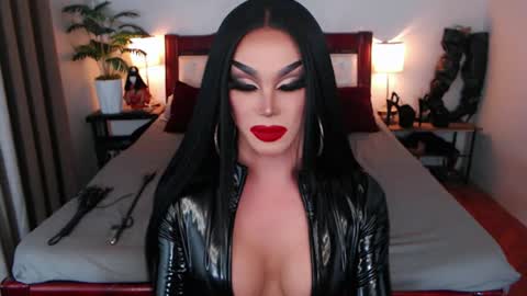 Queen Jenifer online show from August 7, 6:04 am