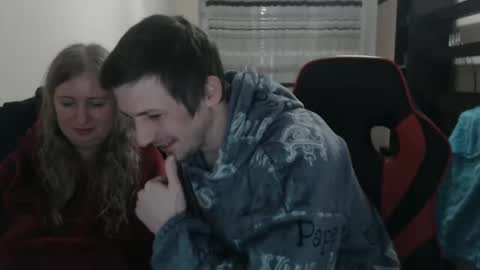 Snapshot of jenisandpeter chatting on February 13, 9:17 pm JenisAndPeter online show from February 13, 9:17 pm