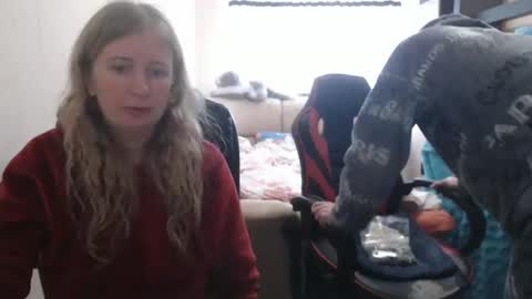 Snapshot of jenisandpeter chatting on February 15, 11:06 am JenisAndPeter online show from February 15, 11:06 am