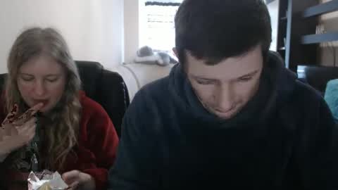 Snapshot of jenisandpeter chatting on February 16, 12:43 pm JenisAndPeter online show from February 16, 12:43 pm