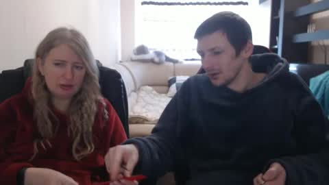 Snapshot of jenisandpeter chatting on February 17, 8:52 am JenisAndPeter online show from February 17, 8:52 am