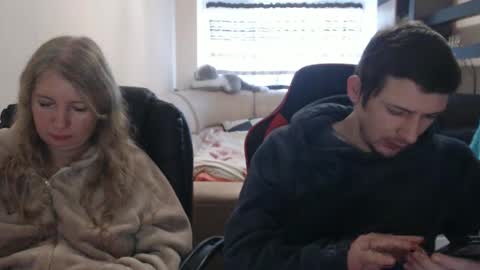 Snapshot of jenisandpeter chatting on February 18, 6:26 am JenisAndPeter online show from February 18, 6:26 am
