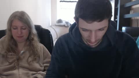 Snapshot of jenisandpeter chatting on February 18, 9:32 am JenisAndPeter online show from February 18, 9:32 am