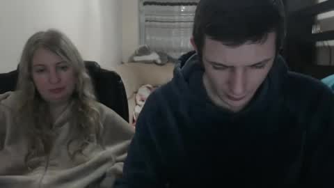 Snapshot of jenisandpeter chatting on February 19, 5:49 pm JenisAndPeter online show from February 19, 5:49 pm