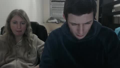 Snapshot of jenisandpeter chatting on February 19, 9:03 pm JenisAndPeter online show from February 19, 9:03 pm