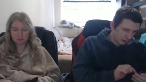 Snapshot of jenisandpeter chatting on February 20, 7:01 am JenisAndPeter online show from February 20, 7:01 am