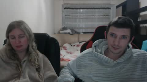 Snapshot of jenisandpeter chatting on February 22, 6:19 pm JenisAndPeter online show from February 22, 6:19 pm