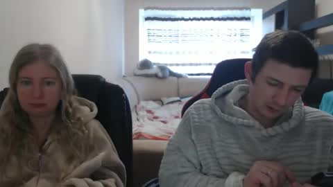 Snapshot of jenisandpeter chatting on February 23, 7:00 am JenisAndPeter online show from February 23, 7:00 am