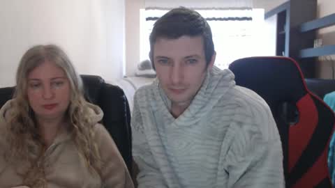 Snapshot of jenisandpeter chatting on February 23, 10:06 am JenisAndPeter online show from February 23, 10:06 am