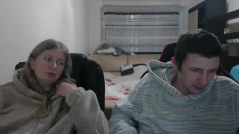 Snapshot of jenisandpeter chatting on February 23, 4:13 pm JenisAndPeter online show from February 23, 4:13 pm