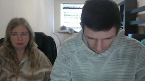 Snapshot of jenisandpeter chatting on February 24, 7:33 am JenisAndPeter online show from February 24, 7:33 am