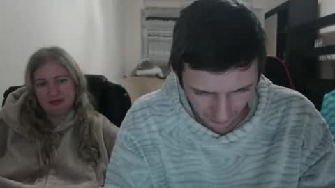 Snapshot of jenisandpeter chatting on February 24, 8:25 pm JenisAndPeter online show from February 24, 8:25 pm