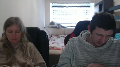 Snapshot of jenisandpeter chatting on February 25, 10:15 am JenisAndPeter online show from February 25, 10:15 am