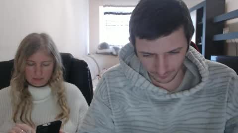 Snapshot of jenisandpeter chatting on February 27, 10:15 am JenisAndPeter online show from February 27, 10:15 am