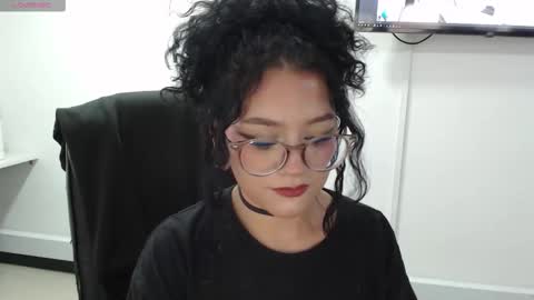 jenn online show from November 24, 9:36 pm