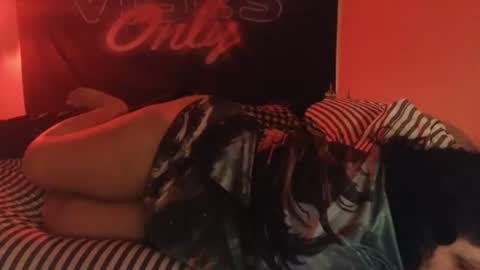 Snapshot of jennabrady chatting on June 18, 10:47 pm Dragon Queen. Be my Dragon -- and online show from June 18, 10:47 pm