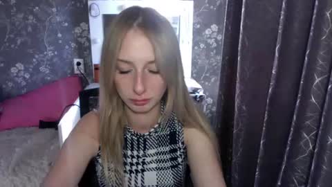 Snapshot of jennalomer chatting on June 23, 4:27 pm Jenna online show from June 23, 4:27 pm