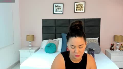 Snapshot of jenner_madison chatting on November 12, 11:10 am jenner_madison online show from November 12, 11:10 am