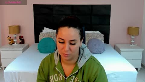 Snapshot of jenner_madison chatting on December 4, 12:14 pm jenner_madison online show from December 4, 12:14 pm