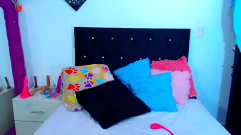 Snapshot of jenng18 chatting on November 5, 7:41 am jenn online show from November 5, 7:41 am