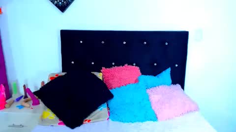 Snapshot of jenng18 chatting on December 4, 8:45 am jenn online show from December 4, 8:45 am