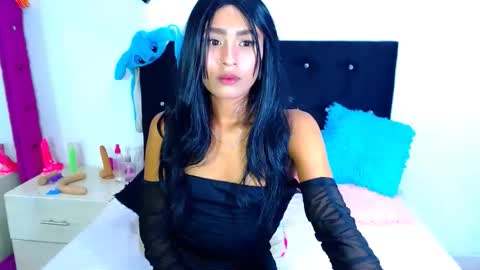 Snapshot of jenng18 chatting on December 19, 7:26 am jenn online show from December 19, 7:26 am