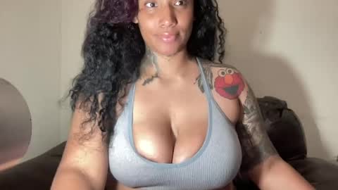 Snapshot of jenni_cash chatting on June 26, 7:02 am Mistress Jenni online show from June 26, 7:02 am