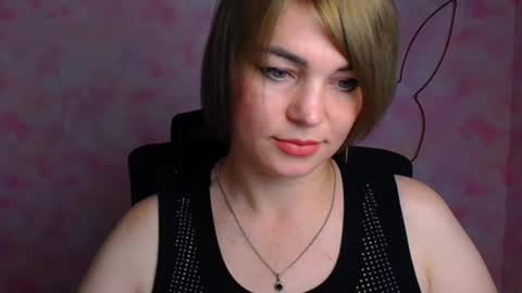 Snapshot of jennifer_cuttie chatting on June 25, 6:18 am Jennifer online show from June 25, 6:18 am