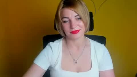 Snapshot of jennifer_cuttie chatting on July 3, 12:00 pm Jennifer online show from July 3, 12:00 pm