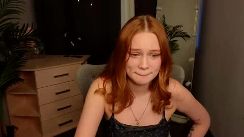 Snapshot of jennifer_shy_ chatting on February 27, 1:33 pm Jennifer online show from February 27, 1:33 pm