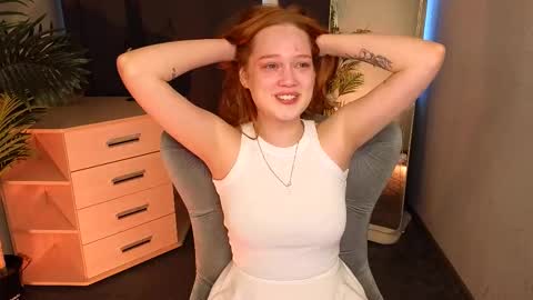 Snapshot of jennifer_shy_ chatting on March 3, 1:17 pm Jennifer online show from March 3, 1:17 pm